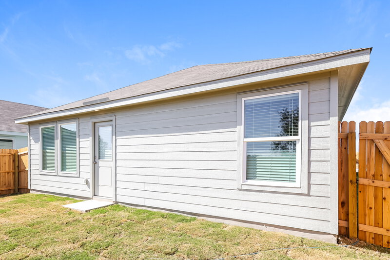 1,405/Mo, 1818 Musk Rose Converse, TX 78109 Rear View