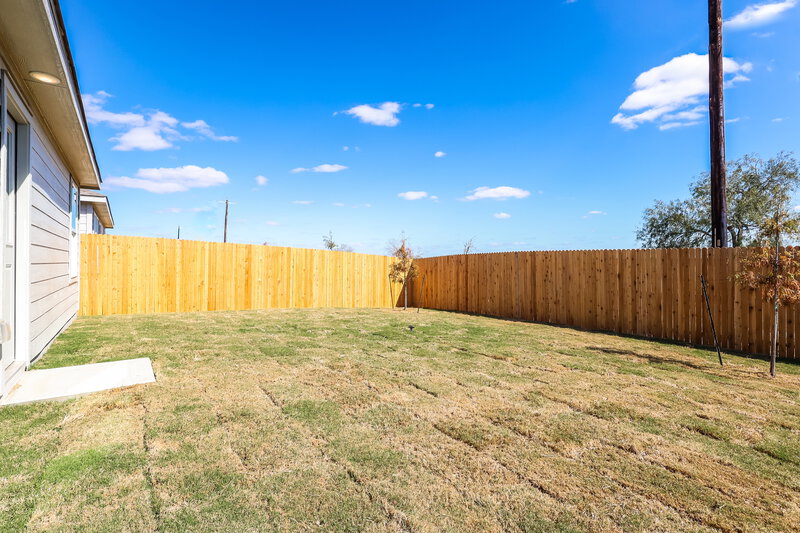 1,405/Mo, 1818 Musk Rose Converse, TX 78109 Backyard View