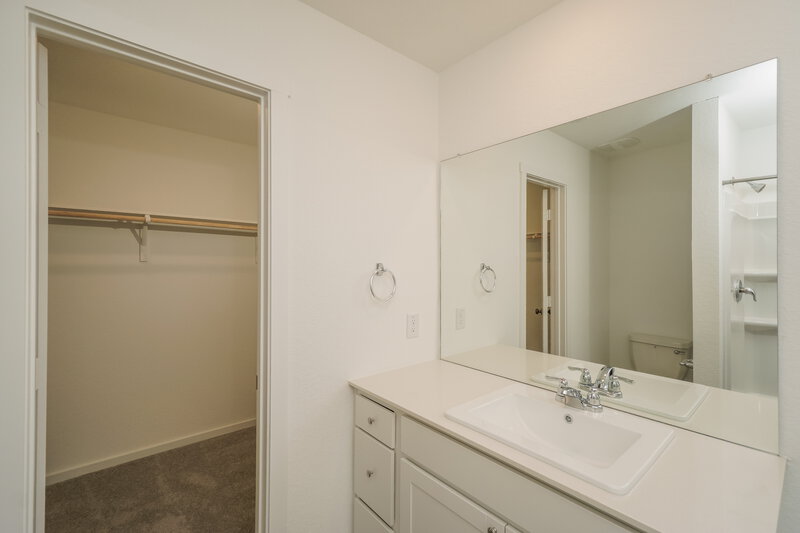 1,660/Mo, 1826 Musk Rose Converse, TX 78109 Main Bathroom View