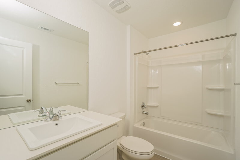 1,660/Mo, 1826 Musk Rose Converse, TX 78109 Bathroom View