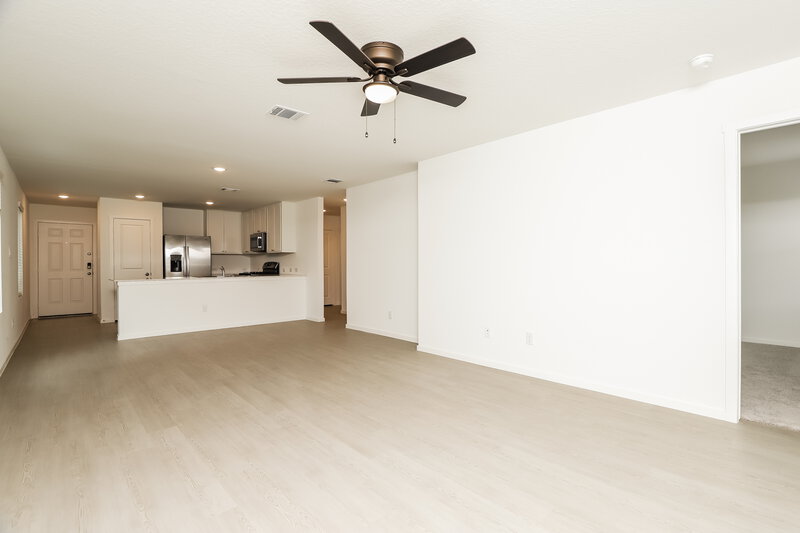 1,555/Mo, 11541 Chestnut Rose Converse, TX 78109 Living Room View