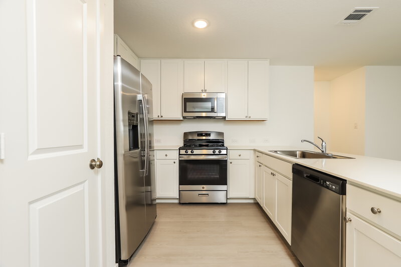 1,555/Mo, 11541 Chestnut Rose Converse, TX 78109 Kitchen View