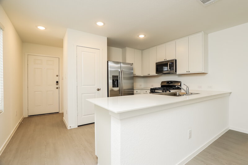 1,555/Mo, 11541 Chestnut Rose Converse, TX 78109 Kitchen View 2