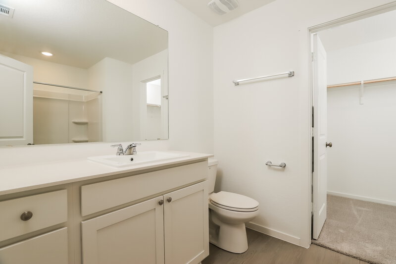 1,555/Mo, 11541 Chestnut Rose Converse, TX 78109 Main Bathroom View