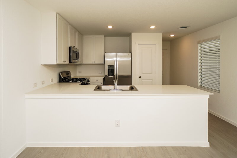 1,555/Mo, 2215 Sulphur Rose Converse, TX 78109 Kitchen View 2