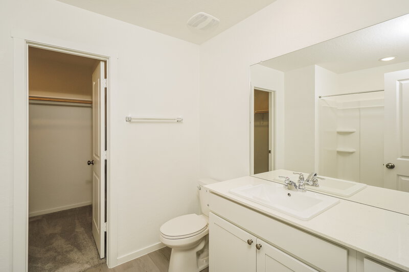 1,555/Mo, 2215 Sulphur Rose Converse, TX 78109 Main Bathroom View