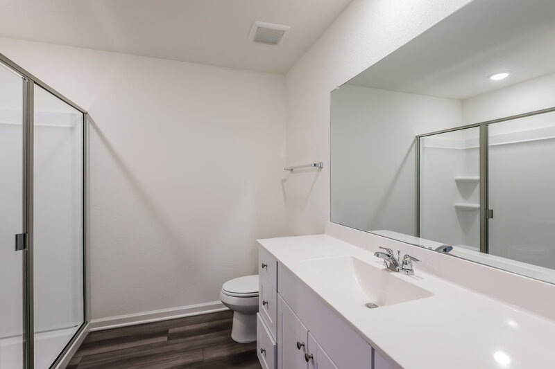 1,725/Mo, 5713 Texas Palm Dr Converse, TX 78109 Main Bathroom View