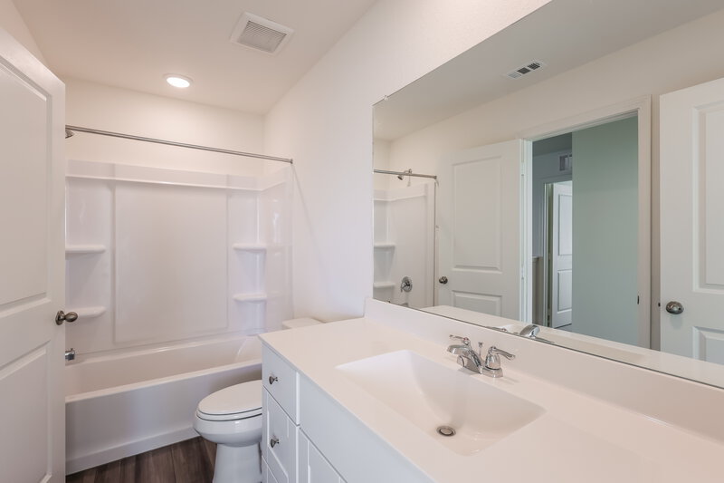 1,725/Mo, 5713 Texas Palm Dr Converse, TX 78109 Bathroom View