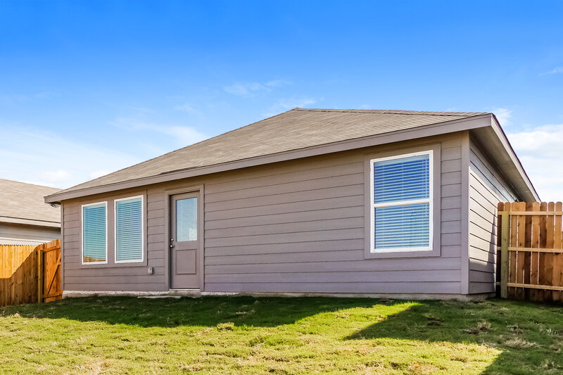 1,500/Mo, 544 Roquefort St New Braunfels, TX 78130 Rear View 2