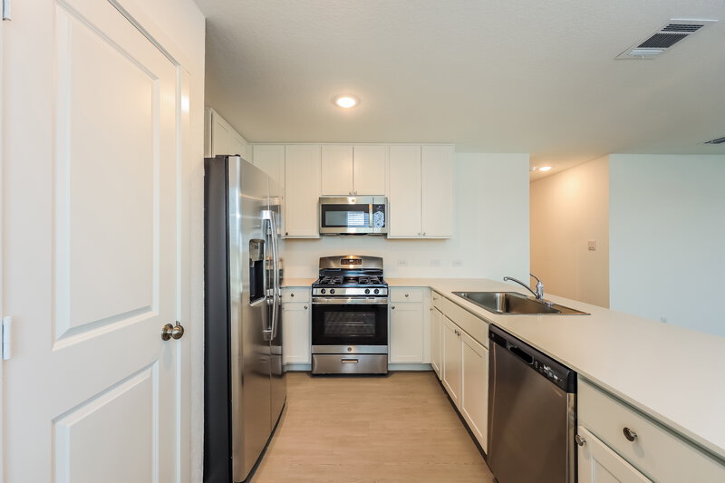 1,495/Mo, 1810 Musk Rose Converse, TX 78109 Kitchen View 2