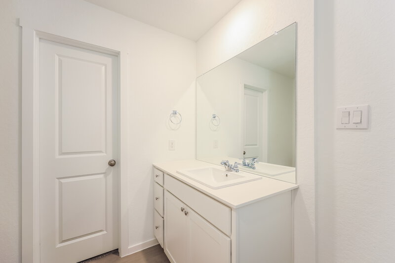 1,495/Mo, 1810 Musk Rose Converse, TX 78109 Main Bathroom View