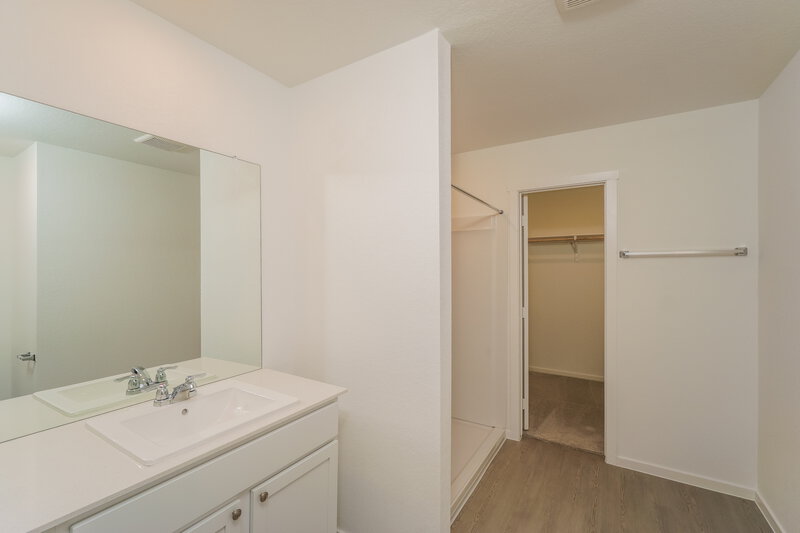 1,650/Mo, 193 Amy Aly San Antonio, TX 78253 Main Bathroom View