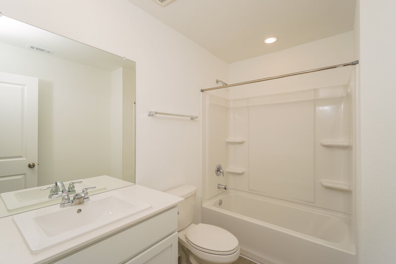 1,650/Mo, 193 Amy Aly San Antonio, TX 78253 Bathroom View
