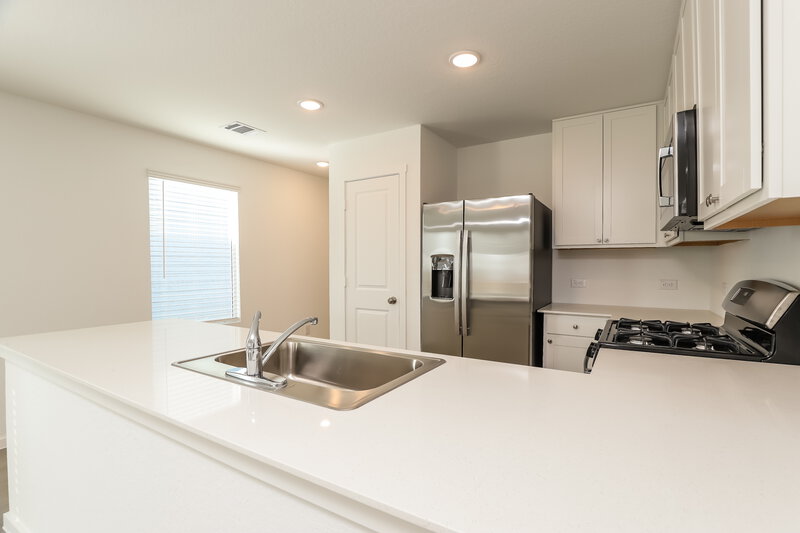 1,550/Mo, 2210 Sulphur Rose Converse, TX 78109 Kitchen View 2