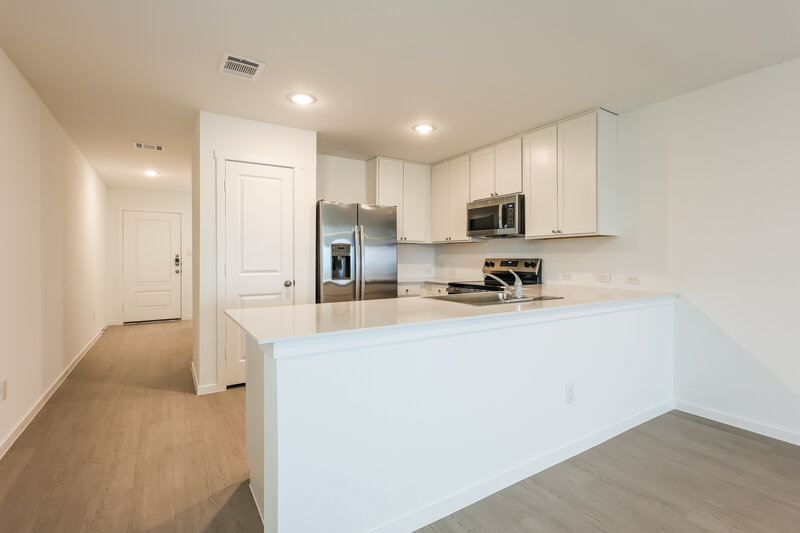 1,470/Mo, 528 Roquefort St New Braunfels, TX 78130 Kitchen View 2