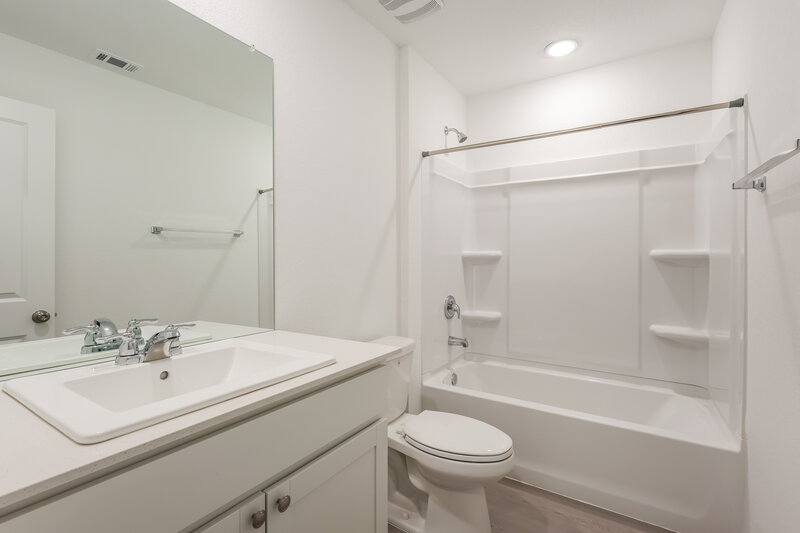 1,470/Mo, 528 Roquefort St New Braunfels, TX 78130 Bathroom View