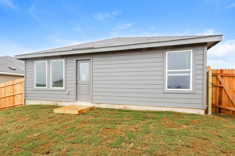 1,470/Mo, 528 Roquefort St New Braunfels, TX 78130 Rear View