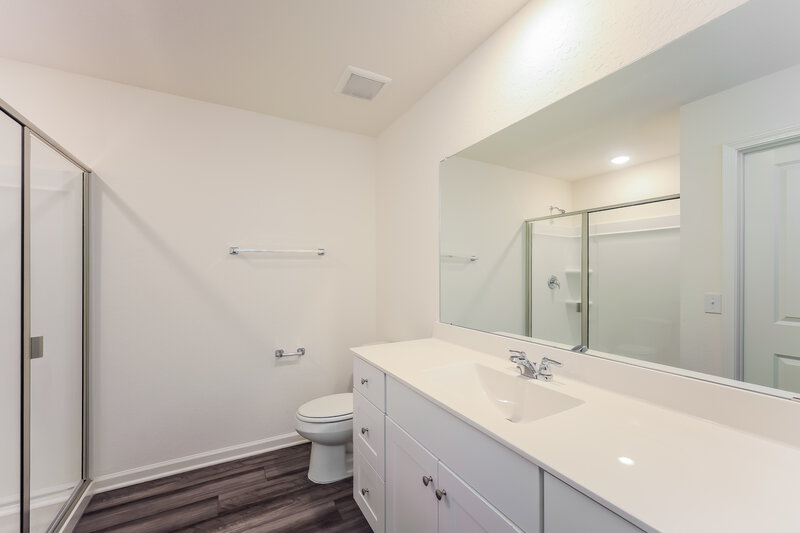 1,650/Mo, 5733 Texas Palm Dr Converse, TX 78109 Main Bathroom View