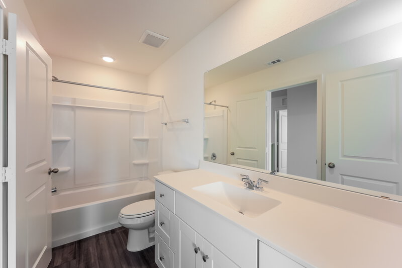 1,650/Mo, 5733 Texas Palm Dr Converse, TX 78109 Bathroom View