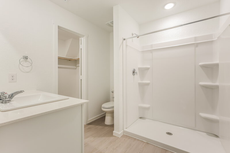 1,565/Mo, 3415 Muenster Ave New Braunfels, TX 78130 Main Bathroom View
