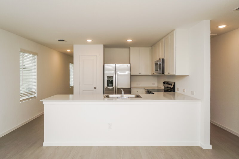 1,650/Mo, 540 Roquefort St New Braunfels, TX 78130 Kitchen View 2