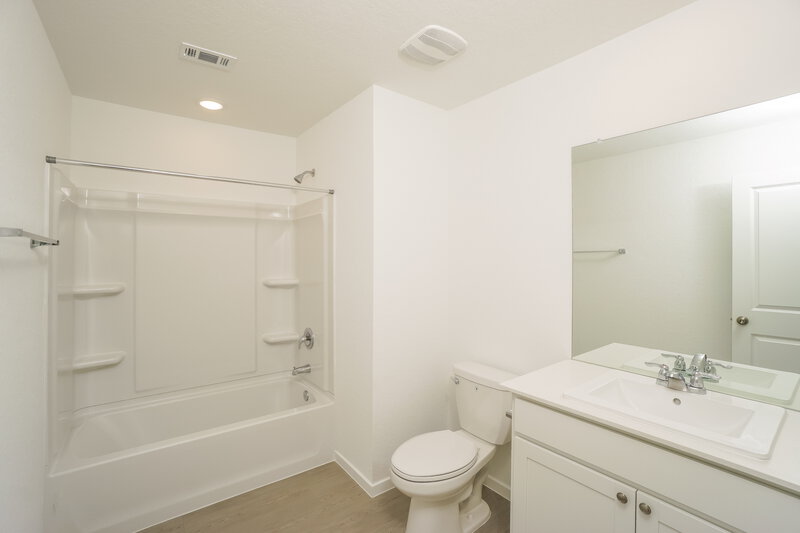 1,650/Mo, 540 Roquefort St New Braunfels, TX 78130 Bathroom View