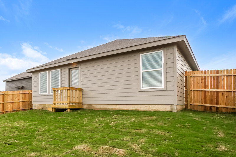 1,650/Mo, 540 Roquefort St New Braunfels, TX 78130 Rear View 2