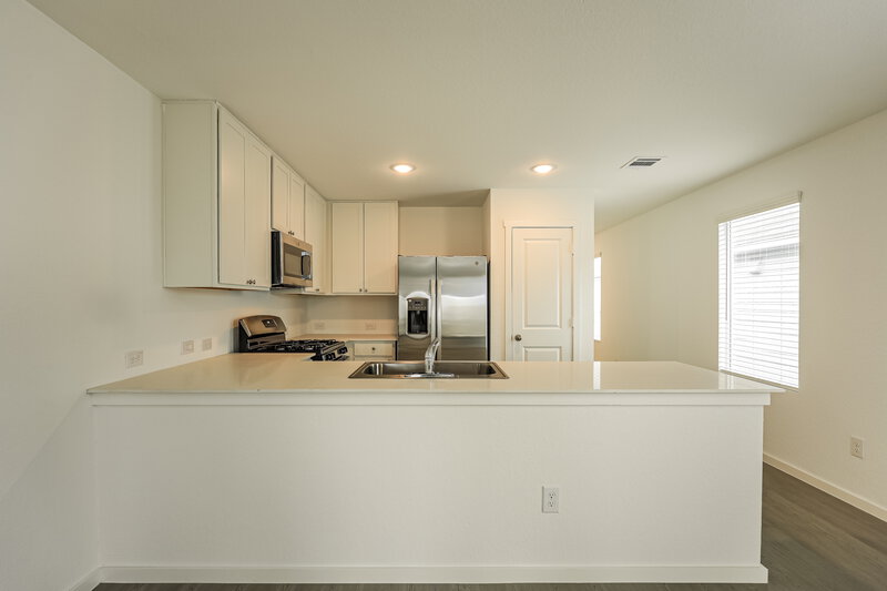 1,405/Mo, 11516 Chestnut Rose Converse, TX 78109 Kitchen View