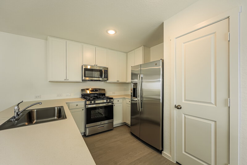 1,405/Mo, 11516 Chestnut Rose Converse, TX 78109 Kitchen View 2