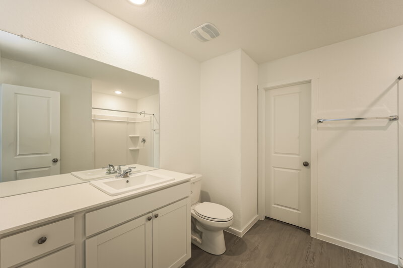 1,405/Mo, 11516 Chestnut Rose Converse, TX 78109 Main Bathroom View