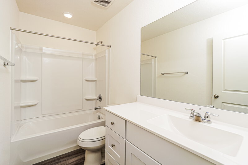 1,555/Mo, 5543 Bluebell Mdw Converse, TX 78109 Bathroom View