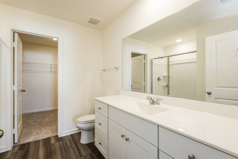 1,895/Mo, 5709 Texas Palm Dr Converse, TX 78109 Main Bathroom View