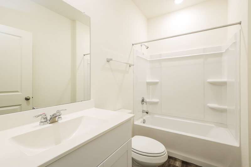 1,895/Mo, 5709 Texas Palm Dr Converse, TX 78109 Bathroom View