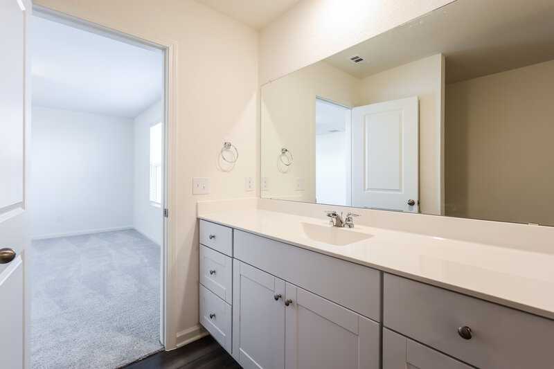 2,025/Mo, 5717 Texas Palm Dr Converse, TX 78109 Main Bathroom View 2