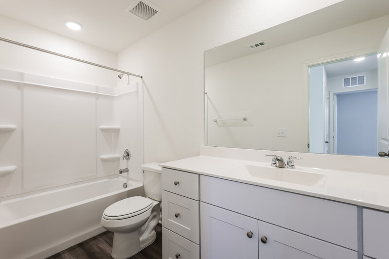2,025/Mo, 5717 Texas Palm Dr Converse, TX 78109 Bathroom View
