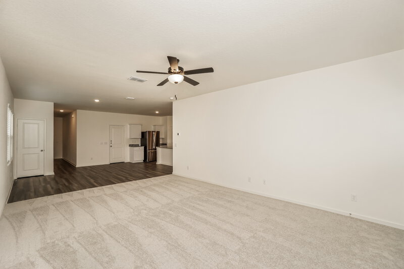 1,805/Mo, 5549 Bluebell Mdw Converse, TX 78109 Living Room View