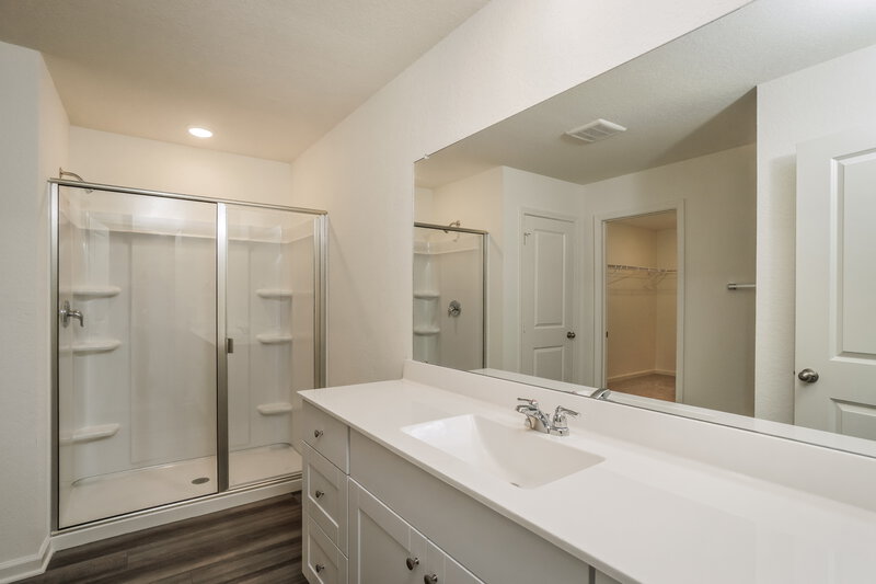 1,805/Mo, 5549 Bluebell Mdw Converse, TX 78109 Main Bathroom View