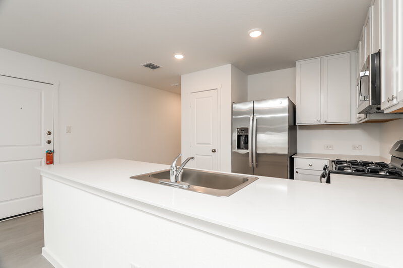 1,660/Mo, 261 Amy Aly San Antonio, TX 78253 Kitchen View 2