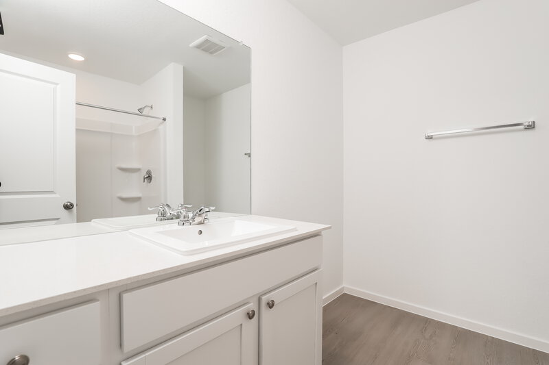 1,660/Mo, 261 Amy Aly San Antonio, TX 78253 Main Bathroom View