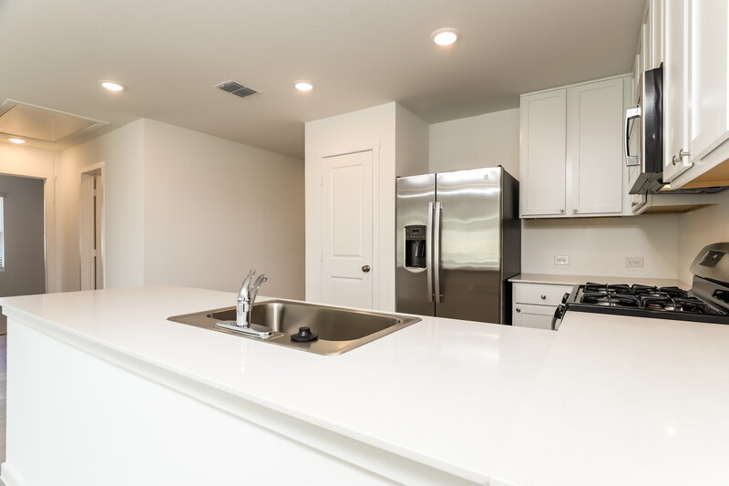 1,605/Mo, 298 Jax Loop San Antonio, TX 78253 Kitchen View 2