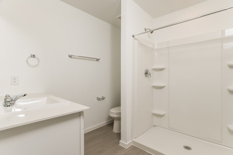 1,605/Mo, 298 Jax Loop San Antonio, TX 78253 Main Bathroom View