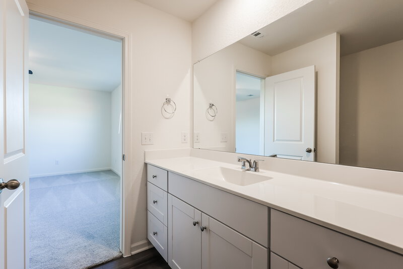 1,815/Mo, 5815 Texas Palm Dr Converse, TX 78109 Main Bathroom View