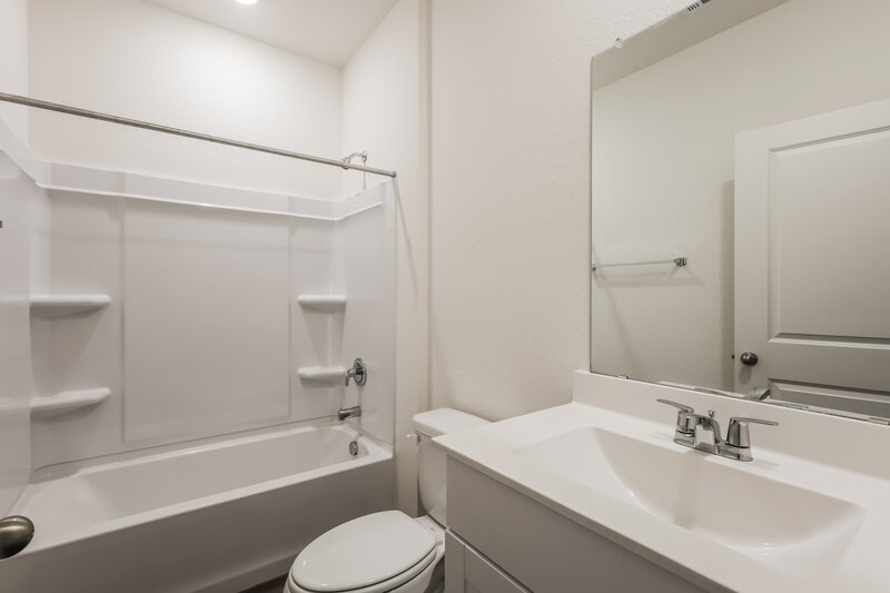 1,815/Mo, 5815 Texas Palm Dr Converse, TX 78109 Bathroom View