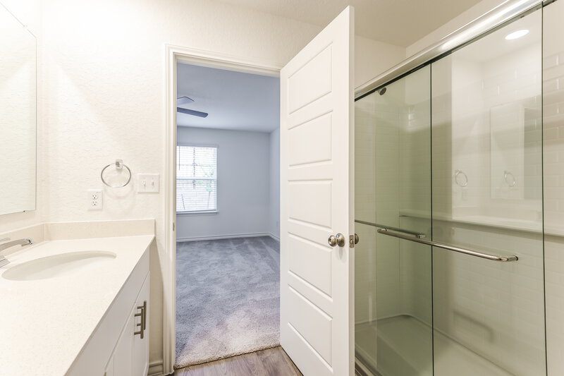 1,710/Mo, 10315 Monte Carmel Pl Converse, TX 78109 Main Bathroom View 2