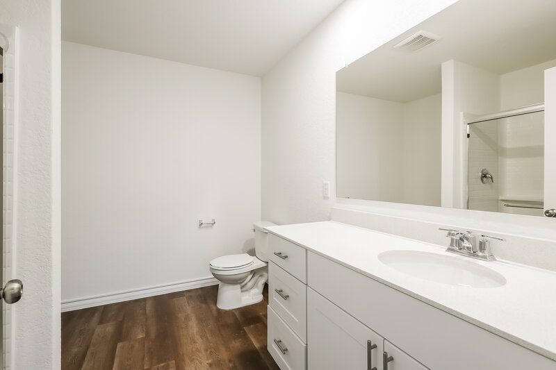 1,710/Mo, 10323 Monte Carmel Pl Converse, TX 78109 Main Bathroom View