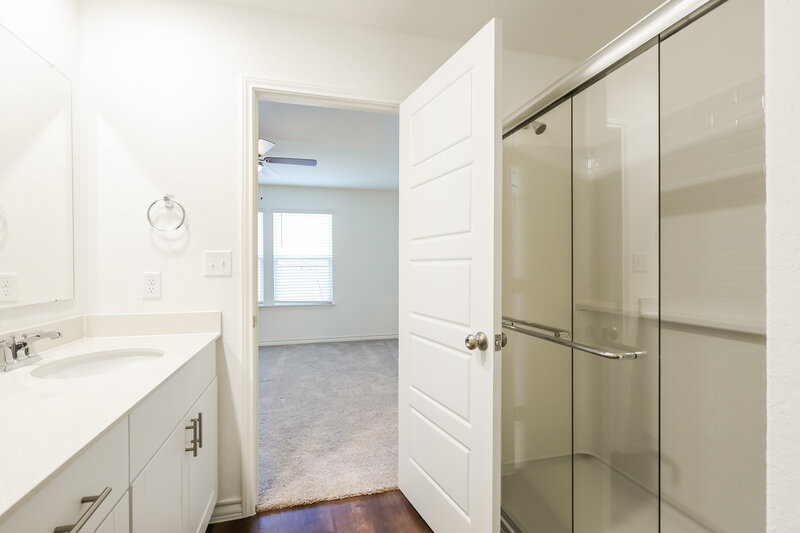 1,710/Mo, 10323 Monte Carmel Pl Converse, TX 78109 Main Bathroom View 2