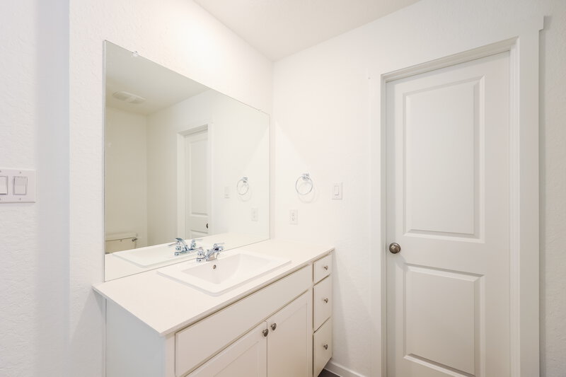 1,535/Mo, 539 Roquefort St New Braunfels, TX 78130 Main Bathroom View