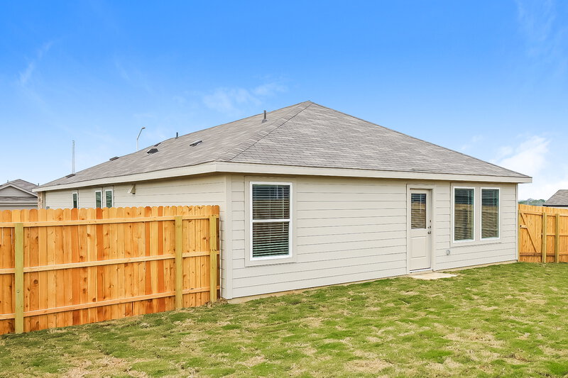 1,535/Mo, 539 Roquefort St New Braunfels, TX 78130 Rear View
