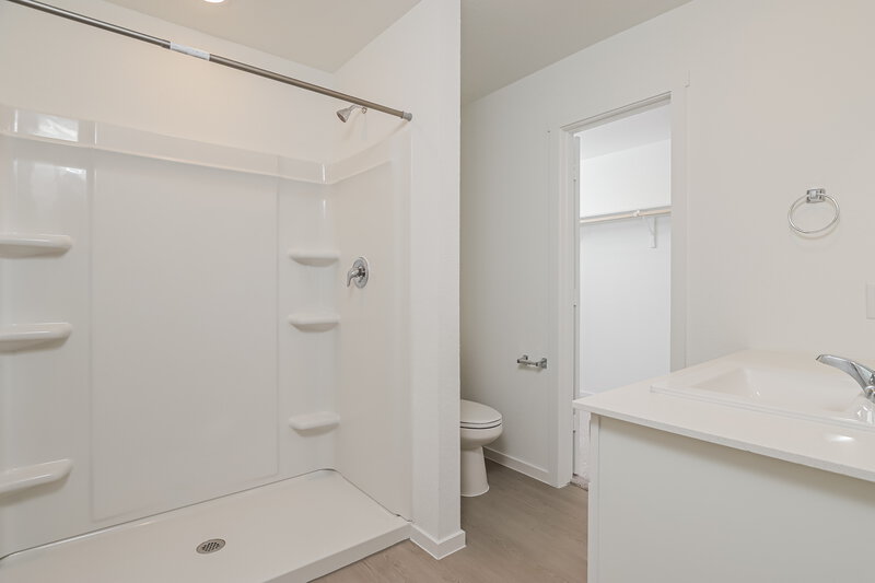 1,695/Mo, 518 Chevre Rd New Braunfels, TX 78130 Main Bathroom View