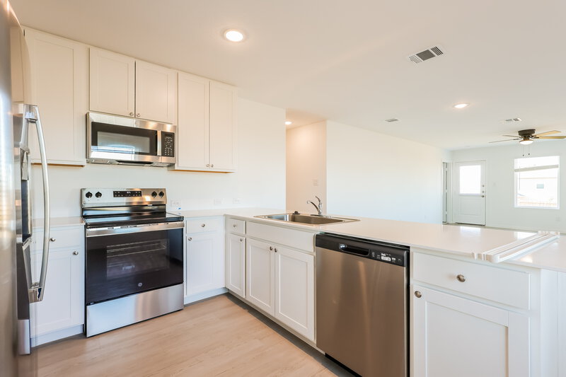 1,695/Mo, 536 Roquefort St New Braunfels, TX 78130 Kitchen View